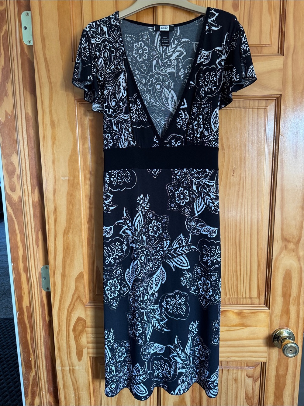 Studio 1940 Black and White Paisley V-Neck Dress